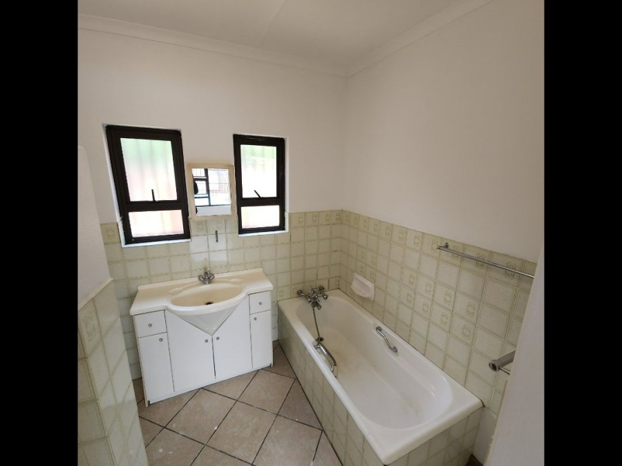 To Let 4 Bedroom Property for Rent in Wierda Park Gauteng
