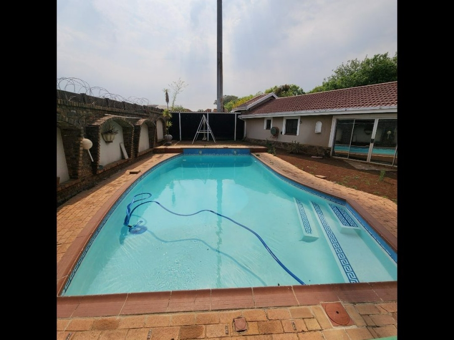 To Let 4 Bedroom Property for Rent in Wierda Park Gauteng