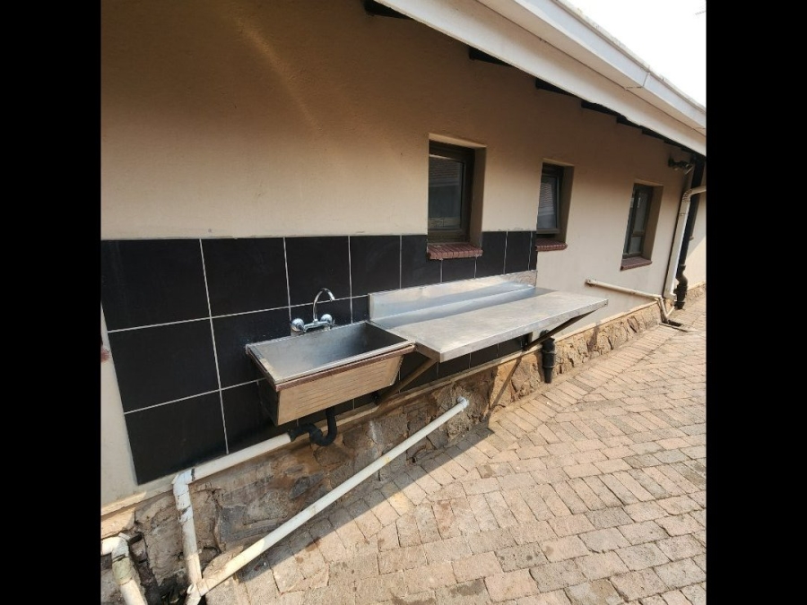 To Let 4 Bedroom Property for Rent in Wierda Park Gauteng