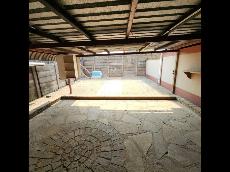 To Let 4 Bedroom Property for Rent in Wierda Park Gauteng