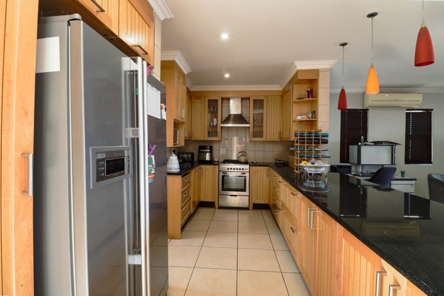 6 Bedroom Property for Sale in Aquavista Mountain Estate Gauteng