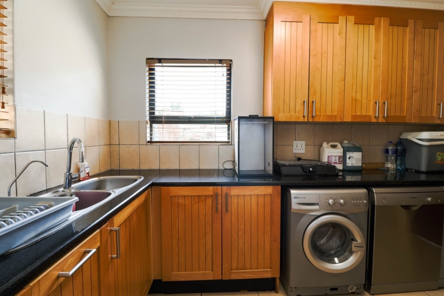 6 Bedroom Property for Sale in Aquavista Mountain Estate Gauteng