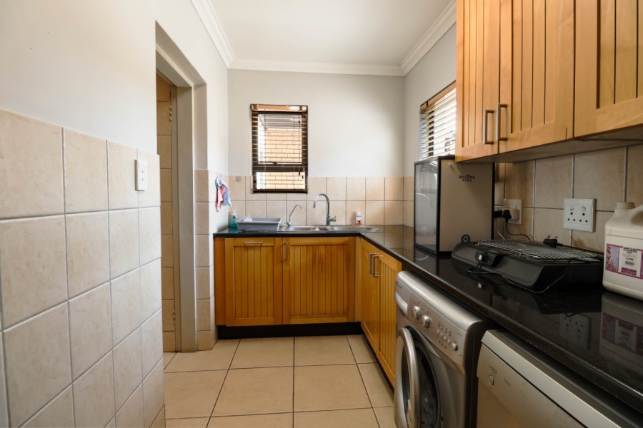 6 Bedroom Property for Sale in Aquavista Mountain Estate Gauteng