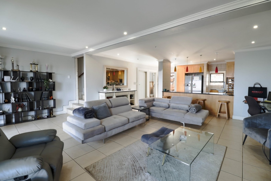 6 Bedroom Property for Sale in Aquavista Mountain Estate Gauteng