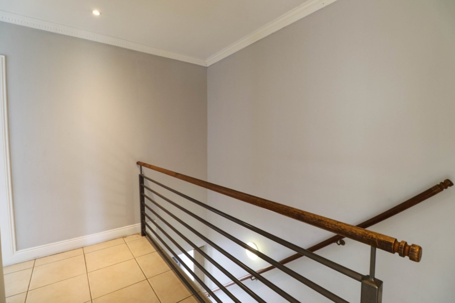 6 Bedroom Property for Sale in Aquavista Mountain Estate Gauteng