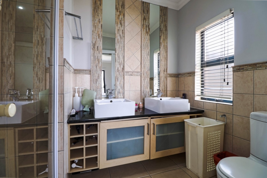 6 Bedroom Property for Sale in Aquavista Mountain Estate Gauteng