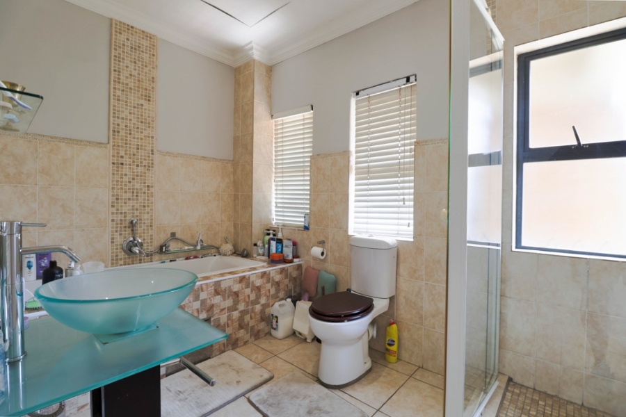 6 Bedroom Property for Sale in Aquavista Mountain Estate Gauteng