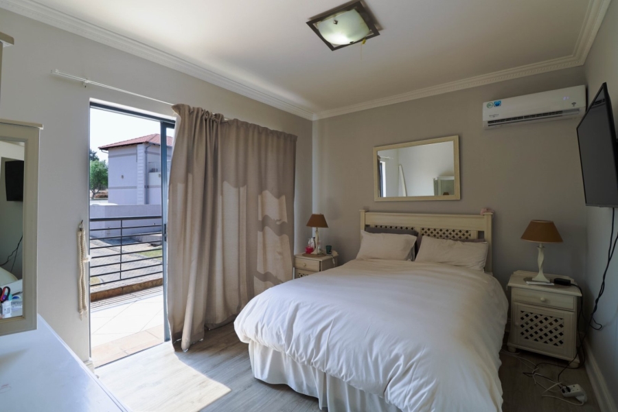 6 Bedroom Property for Sale in Aquavista Mountain Estate Gauteng