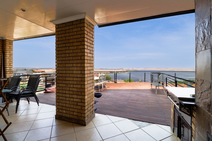 6 Bedroom Property for Sale in Aquavista Mountain Estate Gauteng