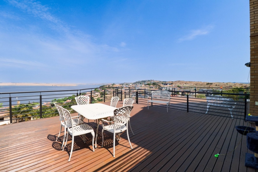 6 Bedroom Property for Sale in Aquavista Mountain Estate Gauteng