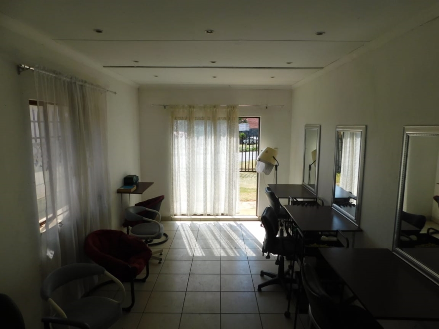 To Let commercial Property for Rent in Mondeor Gauteng