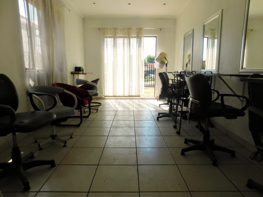 To Let commercial Property for Rent in Mondeor Gauteng