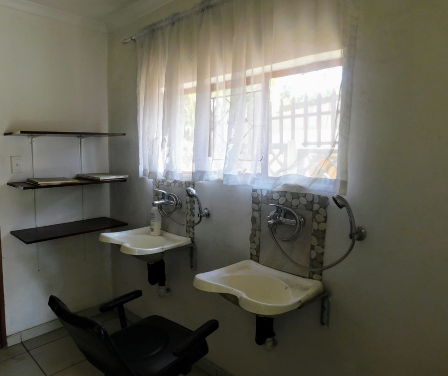 To Let commercial Property for Rent in Mondeor Gauteng