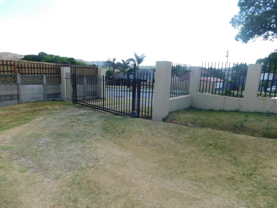 To Let commercial Property for Rent in Mondeor Gauteng