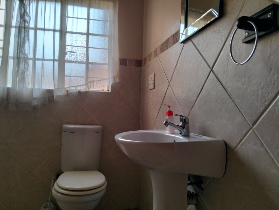 5 Bedroom Property for Sale in Lyttelton Manor Gauteng