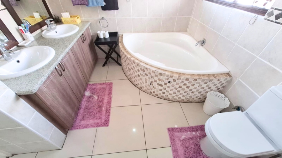 To Let 4 Bedroom Property for Rent in Noordwyk Gauteng