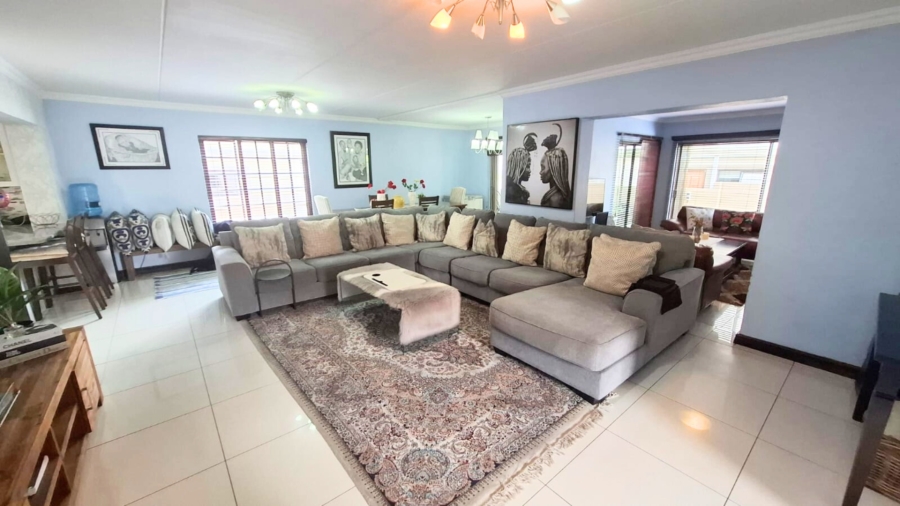To Let 4 Bedroom Property for Rent in Noordwyk Gauteng