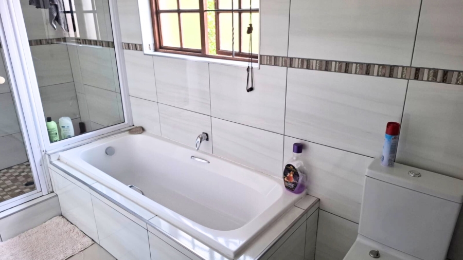 To Let 4 Bedroom Property for Rent in Noordwyk Gauteng