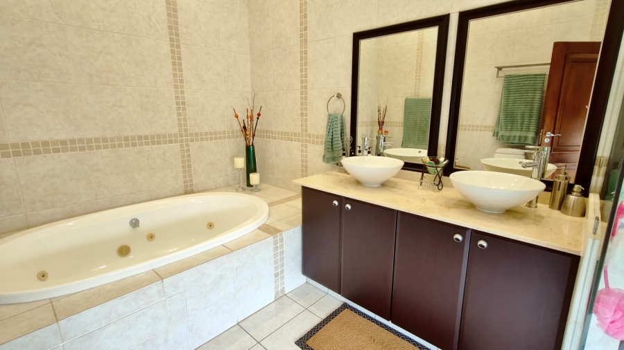 4 Bedroom Property for Sale in Vaal Marina Gauteng