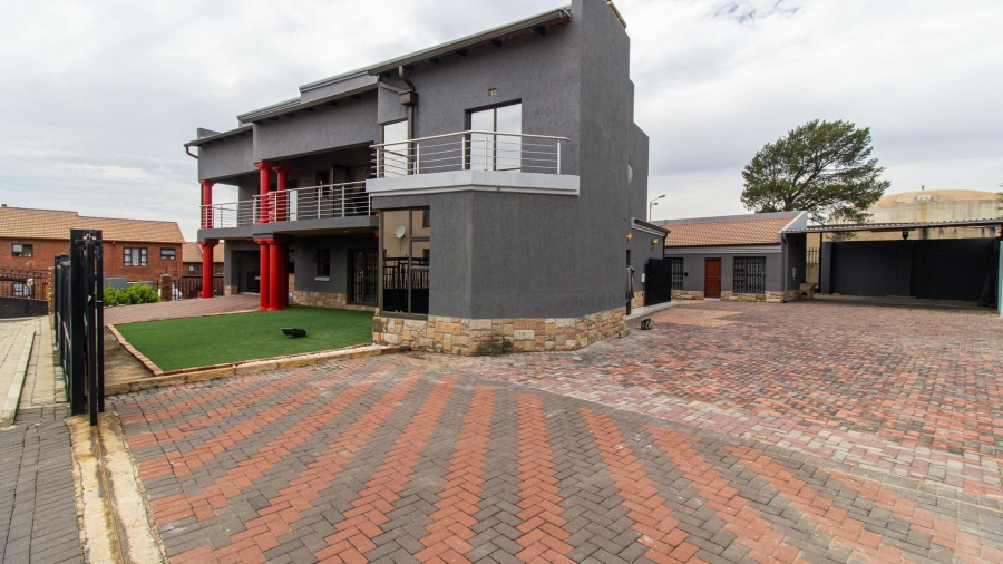 4 Bedroom Property for Sale in Elandspark Gauteng