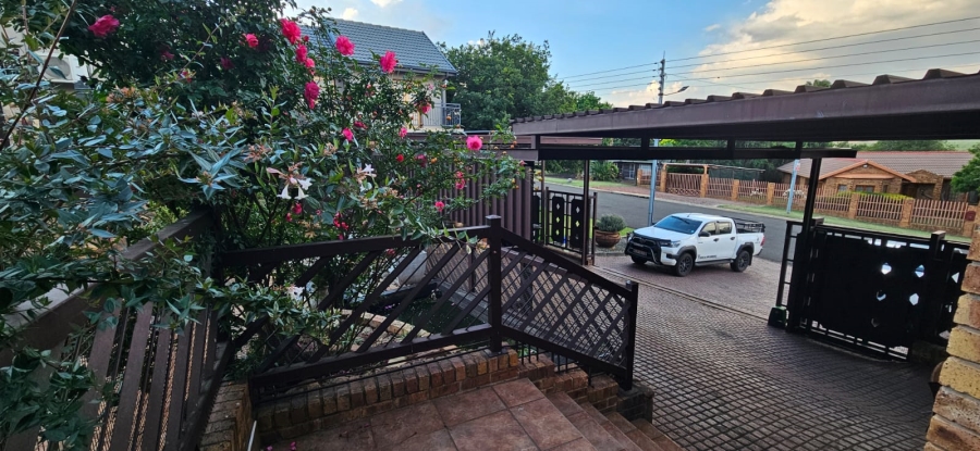 4 Bedroom Property for Sale in Overkruin Gauteng