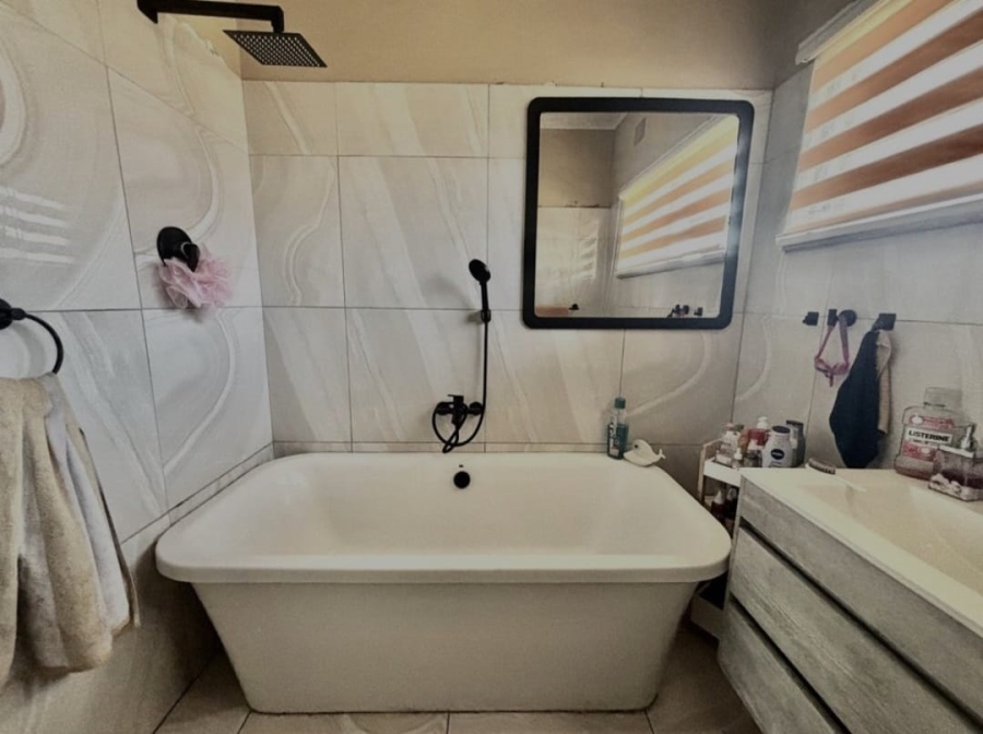 2 Bedroom Property for Sale in Benoni Central Gauteng