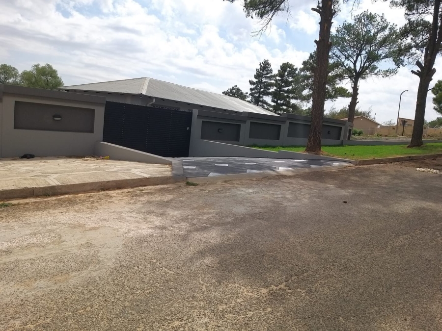 15 Bedroom Property for Sale in Glen Harvie Gauteng