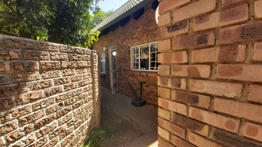 3 Bedroom Property for Sale in Glen Marais Gauteng