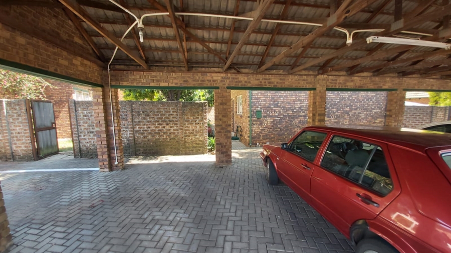 3 Bedroom Property for Sale in Glen Marais Gauteng