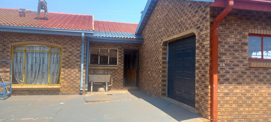 4 Bedroom Property for Sale in Ga-Rankuwa Unit 7 Gauteng