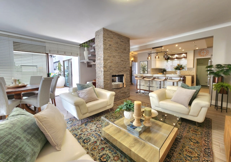 4 Bedroom Property for Sale in Glenanda Gauteng