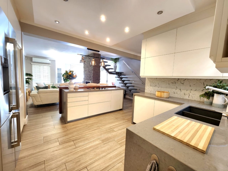 4 Bedroom Property for Sale in Glenanda Gauteng