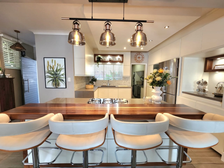 4 Bedroom Property for Sale in Glenanda Gauteng