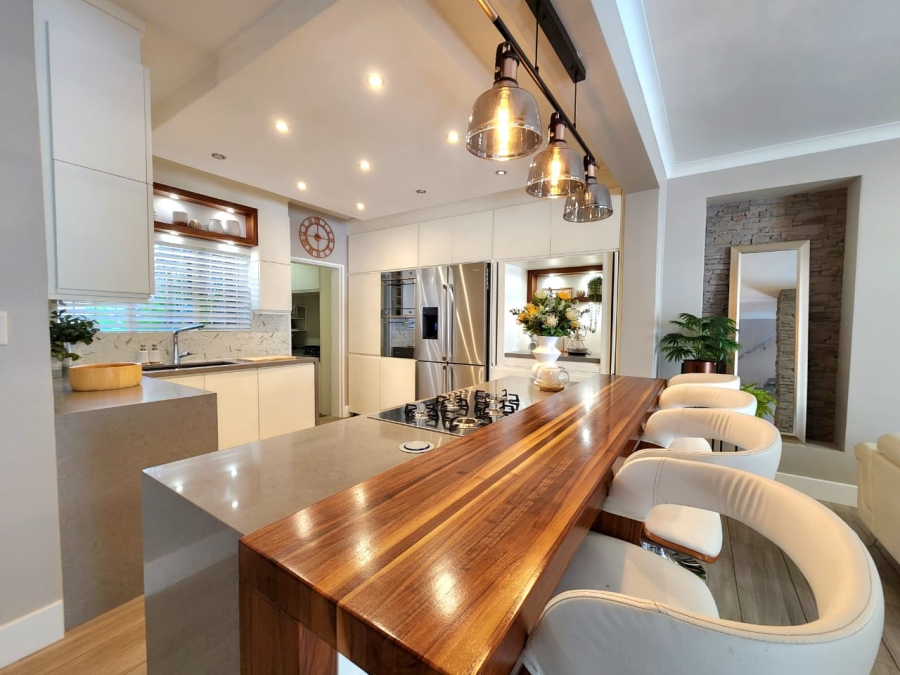 4 Bedroom Property for Sale in Glenanda Gauteng