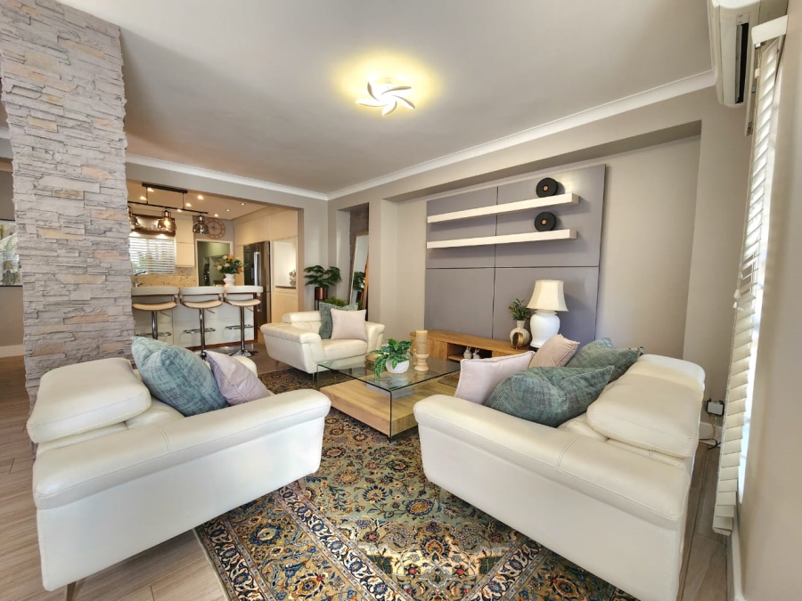4 Bedroom Property for Sale in Glenanda Gauteng