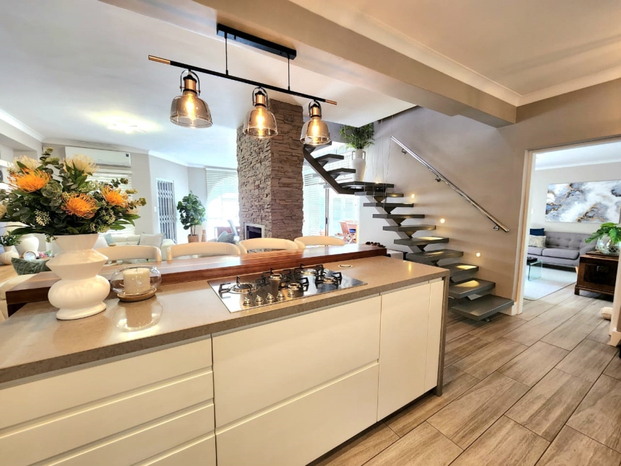 4 Bedroom Property for Sale in Glenanda Gauteng