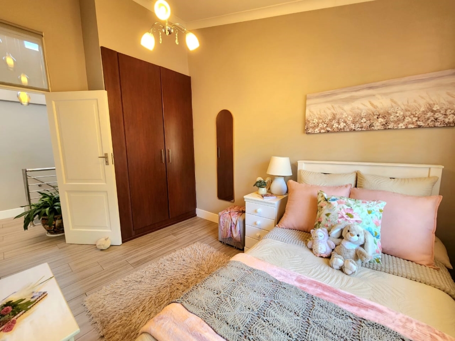 4 Bedroom Property for Sale in Glenanda Gauteng