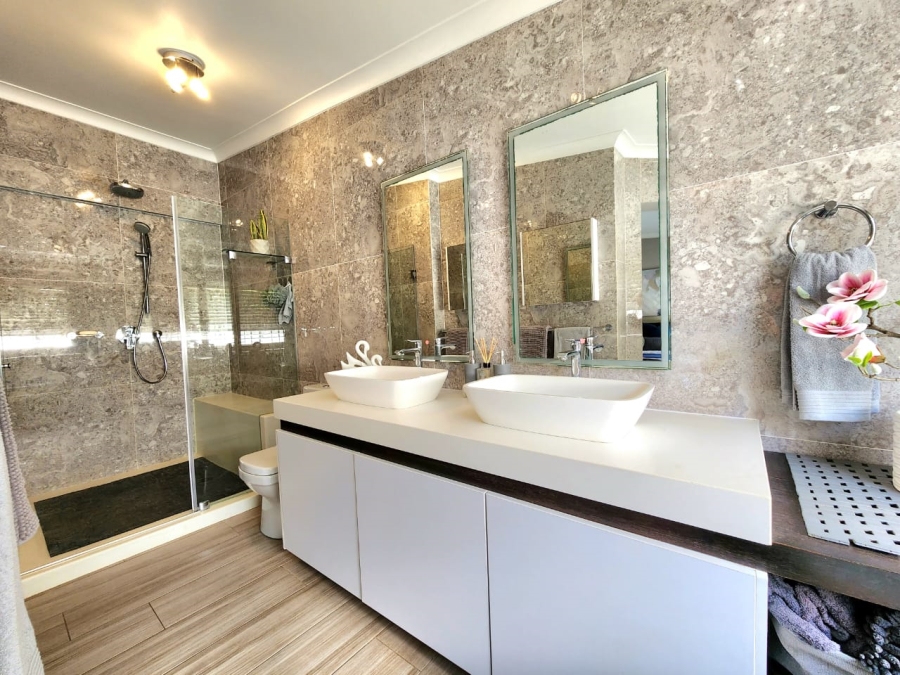 4 Bedroom Property for Sale in Glenanda Gauteng