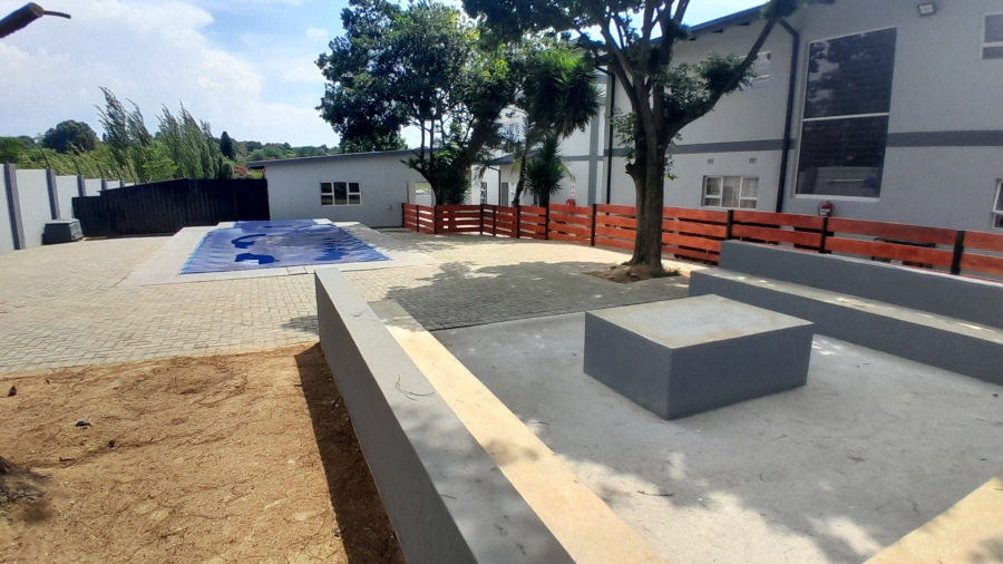To Let 2 Bedroom Property for Rent in Glen Austin Gauteng
