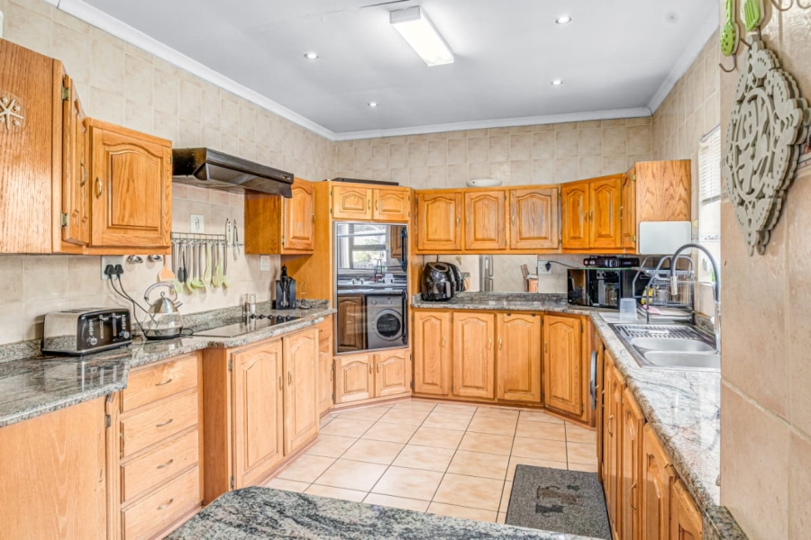3 Bedroom Property for Sale in Edenvale Central Gauteng