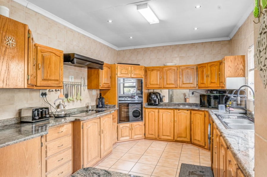 3 Bedroom Property for Sale in Edenvale Central Gauteng