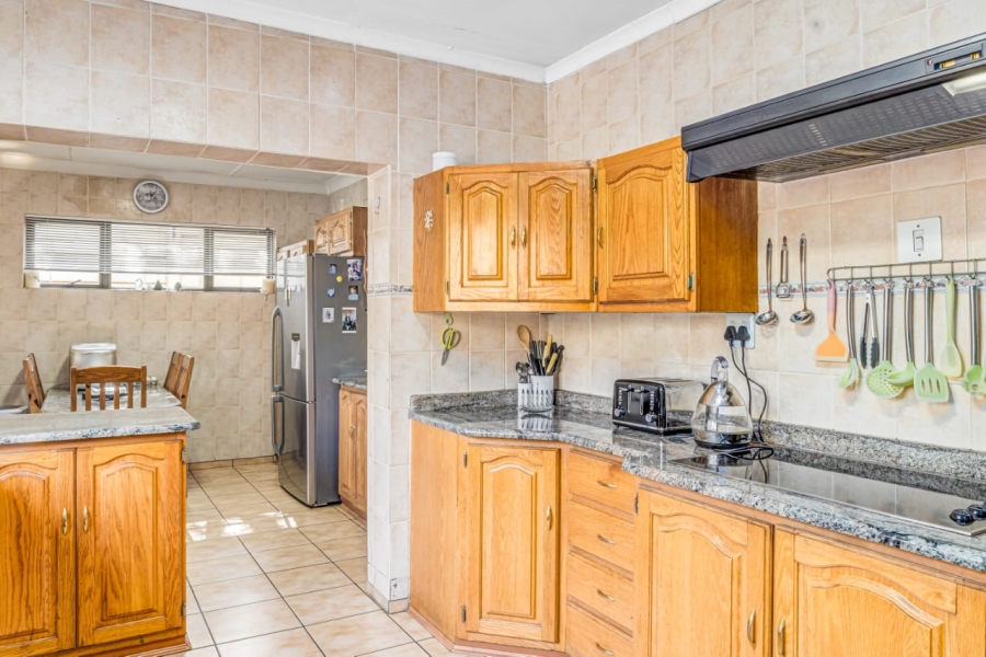 3 Bedroom Property for Sale in Edenvale Central Gauteng