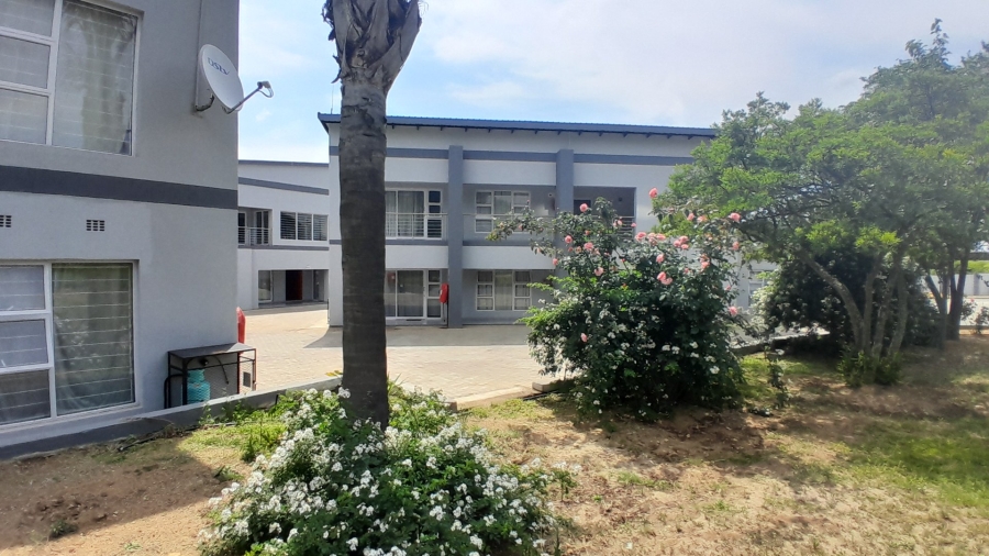 To Let 2 Bedroom Property for Rent in Glen Austin Gauteng