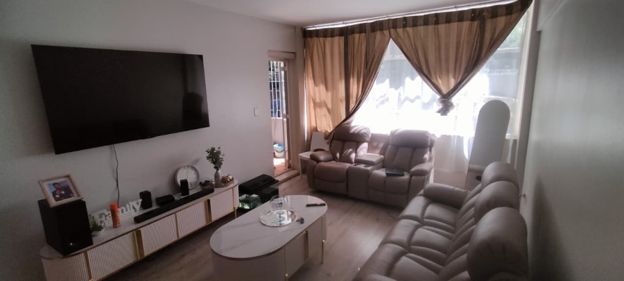 2 Bedroom Property for Sale in Cyrildene Gauteng