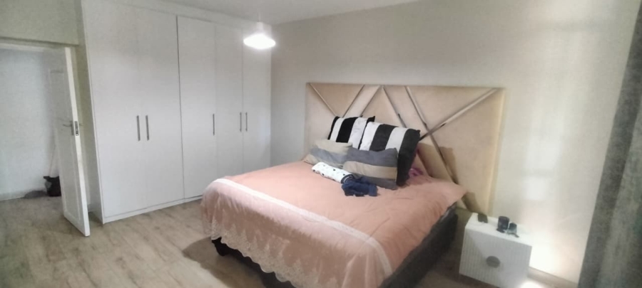 2 Bedroom Property for Sale in Cyrildene Gauteng