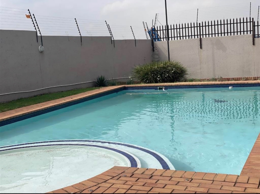 2 Bedroom Property for Sale in Noordhang Gauteng
