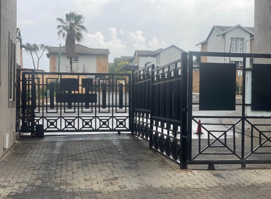 2 Bedroom Property for Sale in Noordhang Gauteng
