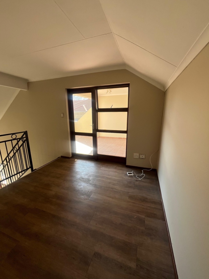 To Let 2 Bedroom Property for Rent in Bryanston Gauteng