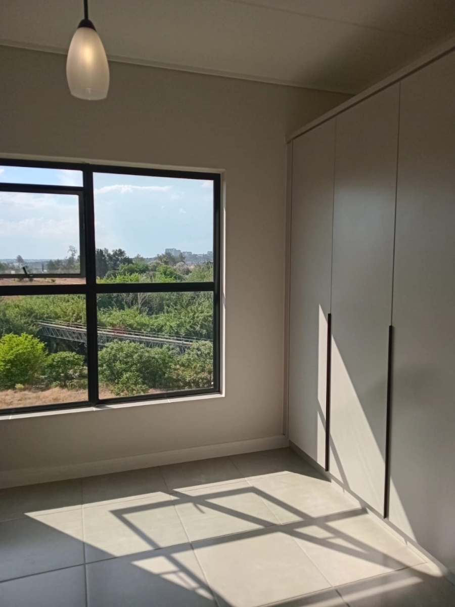 To Let 2 Bedroom Property for Rent in Waterfall Gauteng