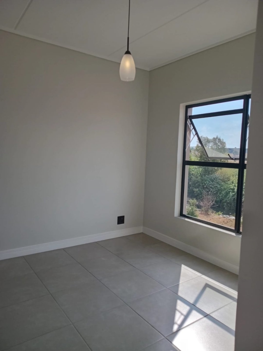 To Let 2 Bedroom Property for Rent in Waterfall Gauteng